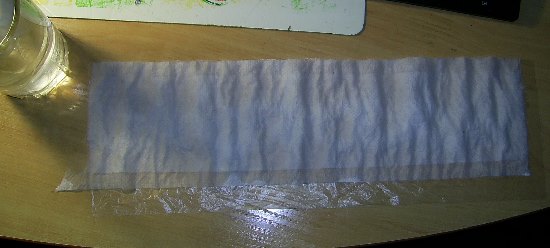 смачиваем бумагу талой водой