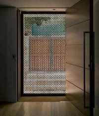 Особенности металлических дверей с открыванием внутрь